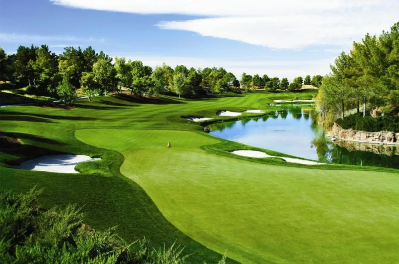 Thi truong golf viet nam