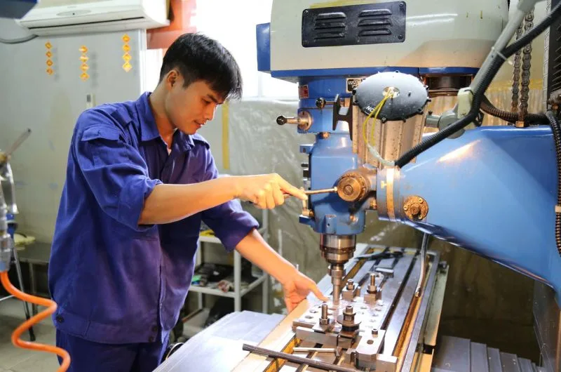 Mo xuong co khi can bao nhieu tien