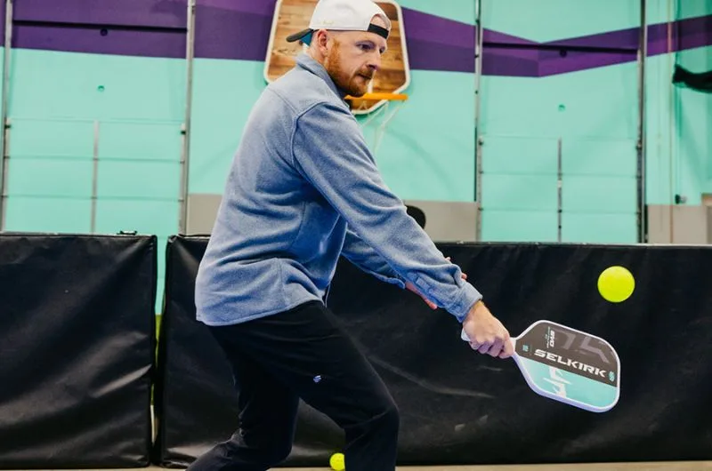 Cach cam vot pickleball