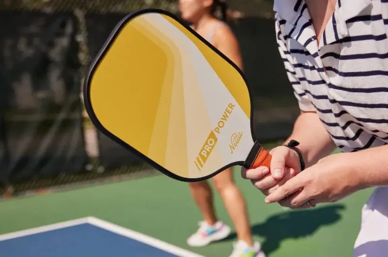 Cach cam vot pickleball