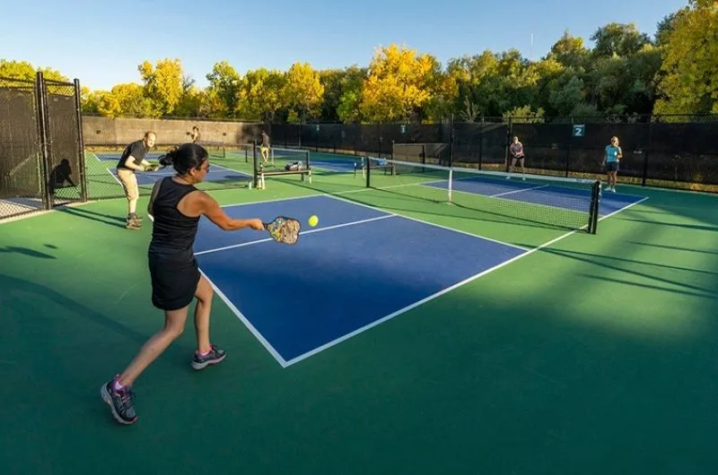 Pickleball khac gi tennis
