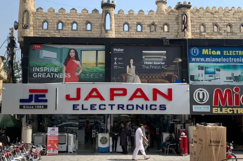 Di nhat nen mua do dien tu gi