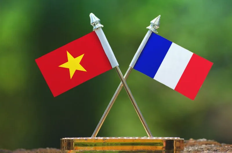 Thue nhap khau nuoc hoa tu phap