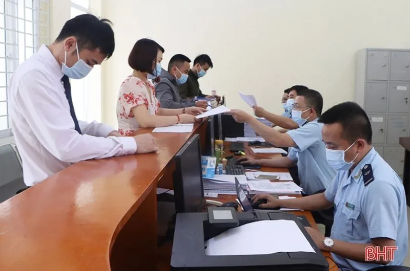 Quy dinh ve khai bao ten hang hoa tren to khai hai quan