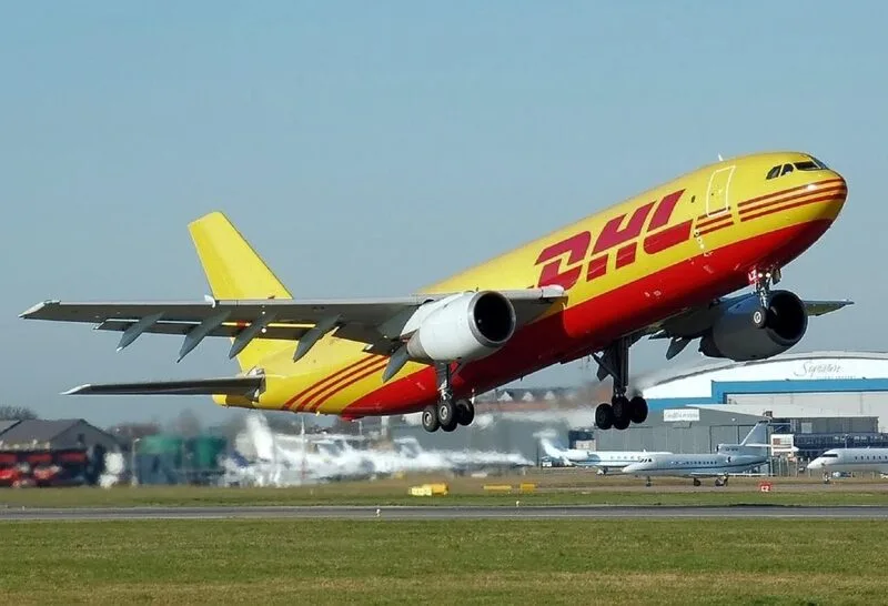 phu phi xang dau dhl